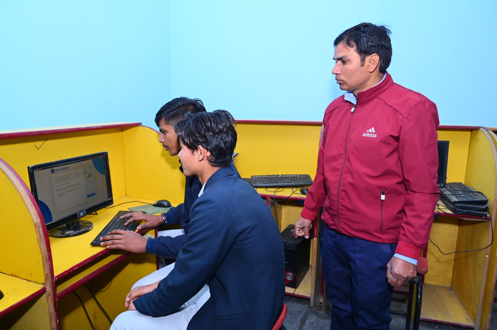 Saraswati-Vidya-Mandir-Inter-College-computer-lab-image