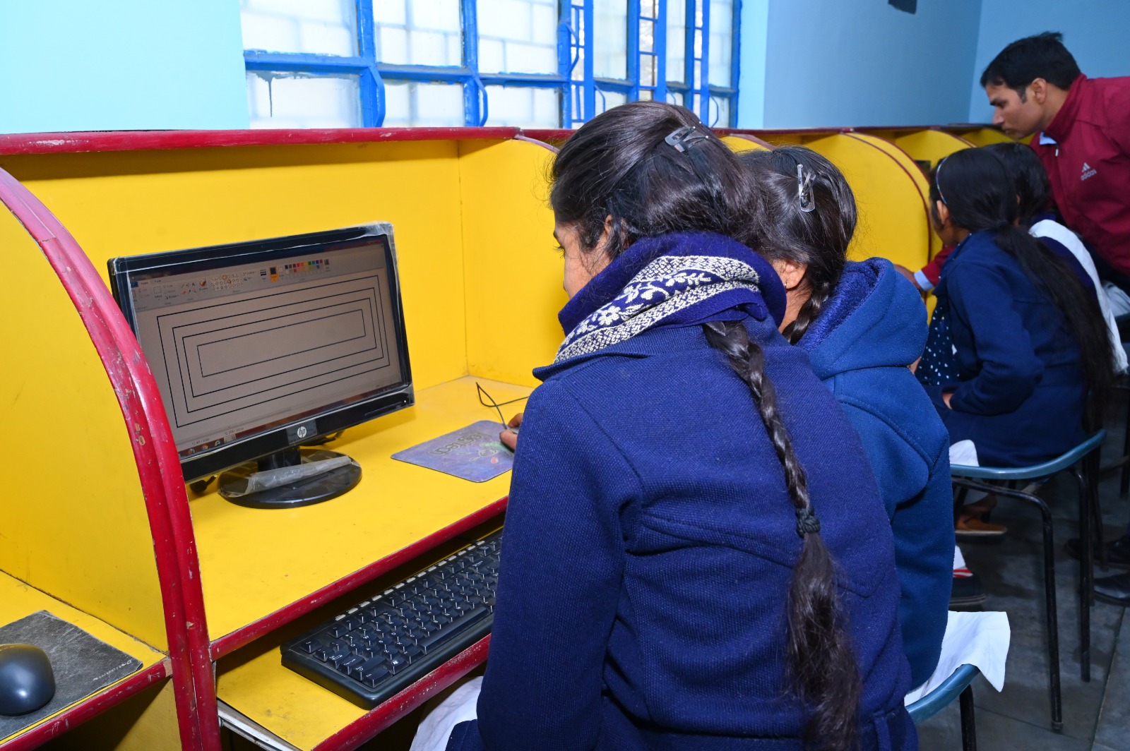 Saraswati-Vidya-Mandir-Inter-College-computer-lab-image